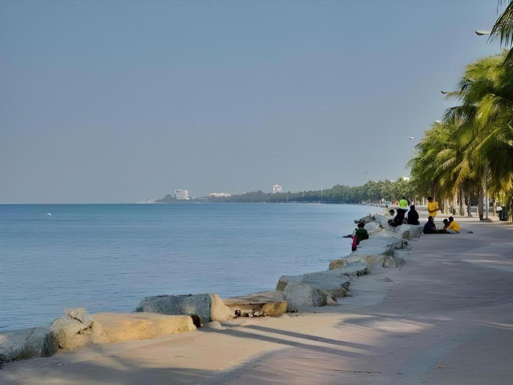 Tontalay Hotel Bangsaen Exteriör bild